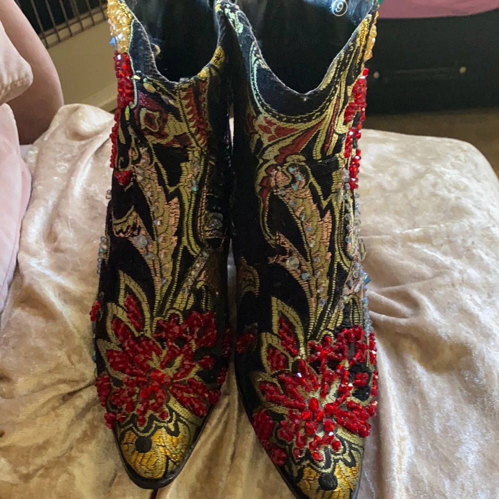 Helens heart exquisite beautiful tapestry rhinestone boots